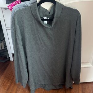 Ava & Viv Gray Knit Top with White Label